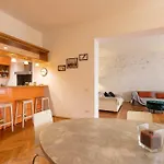 Fontana Di Trevi Modern Apartment