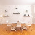 Fontana Di Trevi Modern Apartment